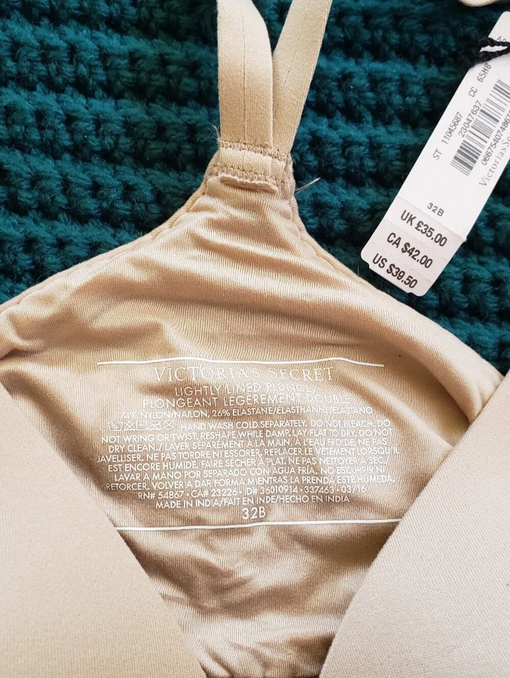 Victoria's Secret Lightly Lined Plunge Bra - Picture 3 of 3